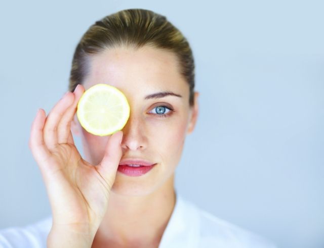 Wie abzunehmen es ist das Auge bei der Allergie angeschwollen