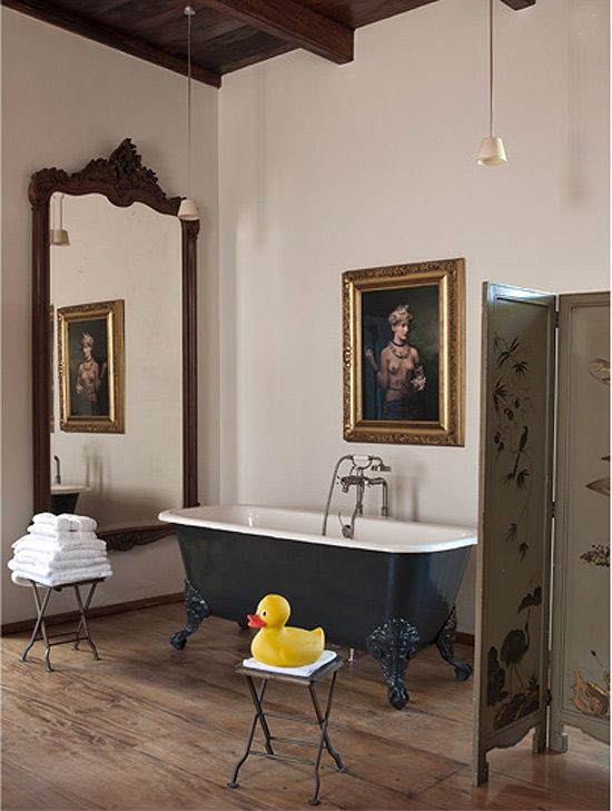 Bad Und Schlafraum Bad Und Schlafzimmer Neben Grossen Fenstern Die Den Blick Auf Das Meer Freigeben Liess Er Die Badewanne In Einen Pool Integrieren Der Von Innen Nach Aussen Verluft Bild Polaroixblogspotcom