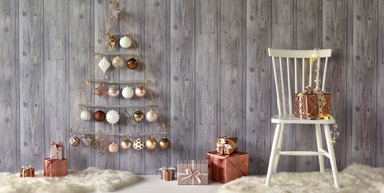 Dekorieren mit Weihnachtskugeln