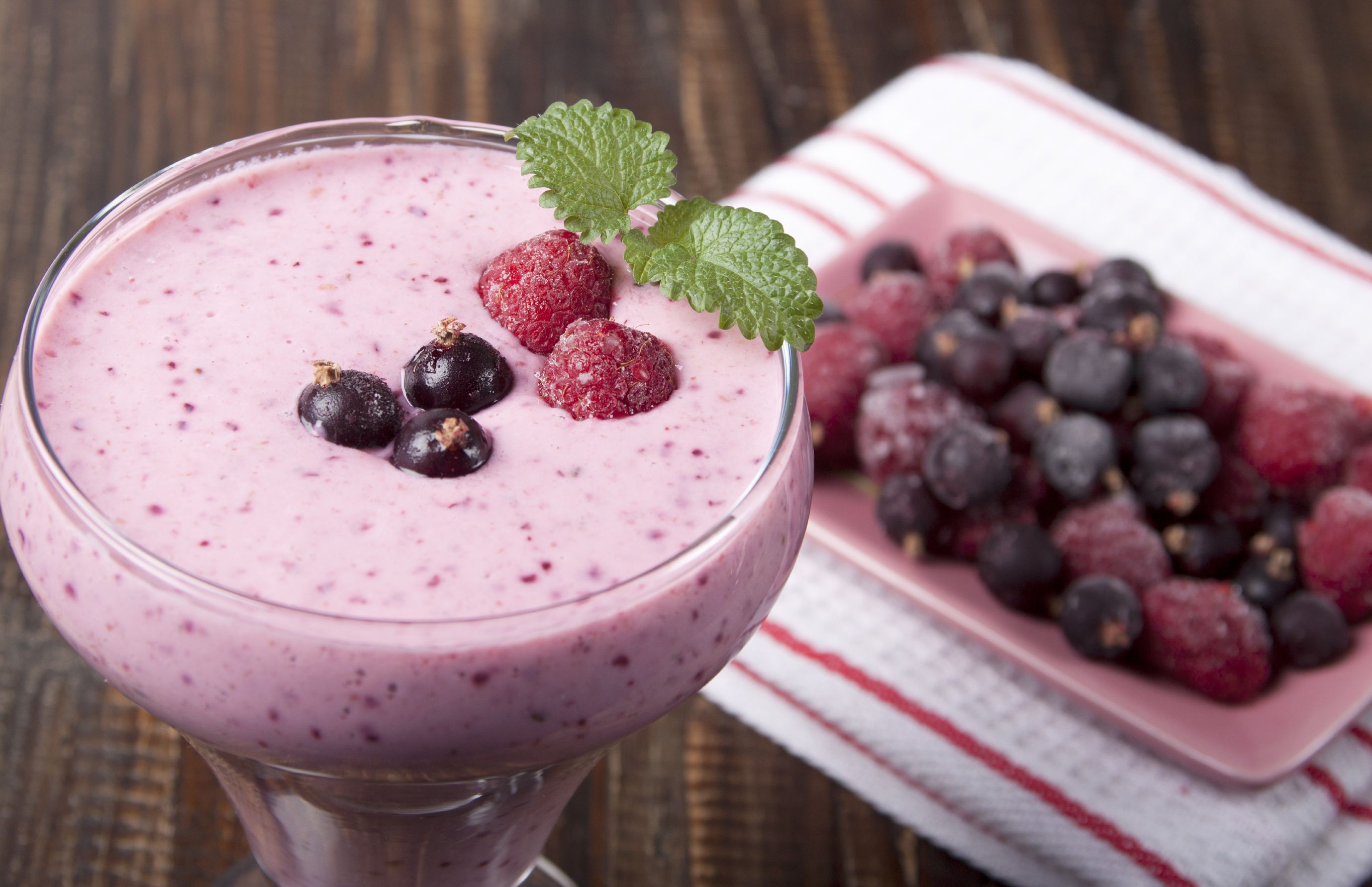 Beeren-Milch-Shake mit Limette | Stilpalast Beeren-Milch-Shake mit Limette | Stilpalast