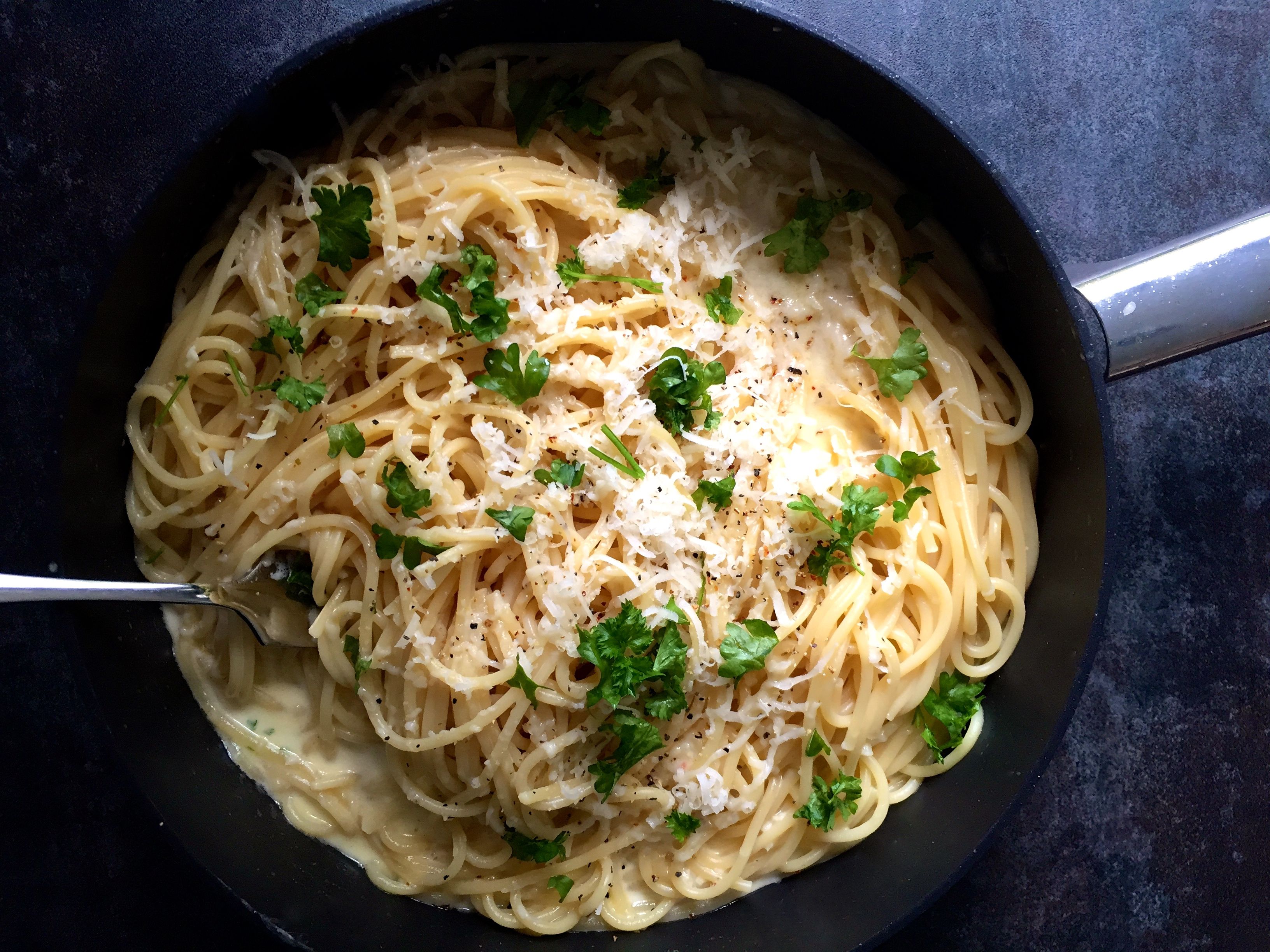 Beste Pasta an Käse-Rahm-Sauce