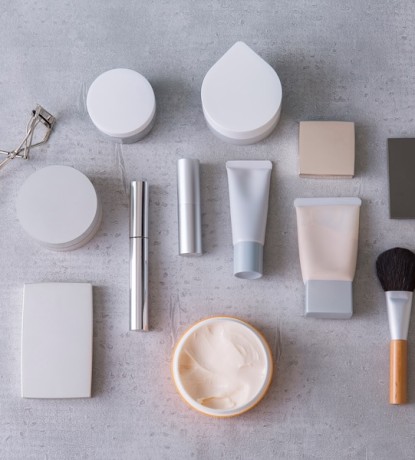 Weniger Make-up, mehr Gesicht: Beauty verabschiedet sich vom Perfektionismus