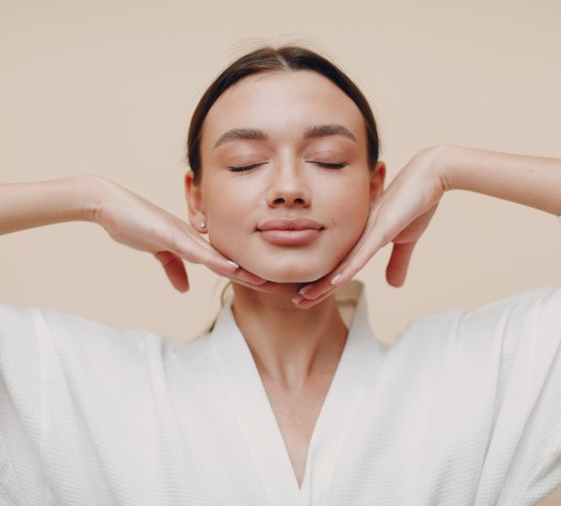 Face Yoga: Natürliches Facelift für jeden Tag