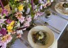 «Tablescaping»: So deckst du den perfekten Sommertisch für Freunde