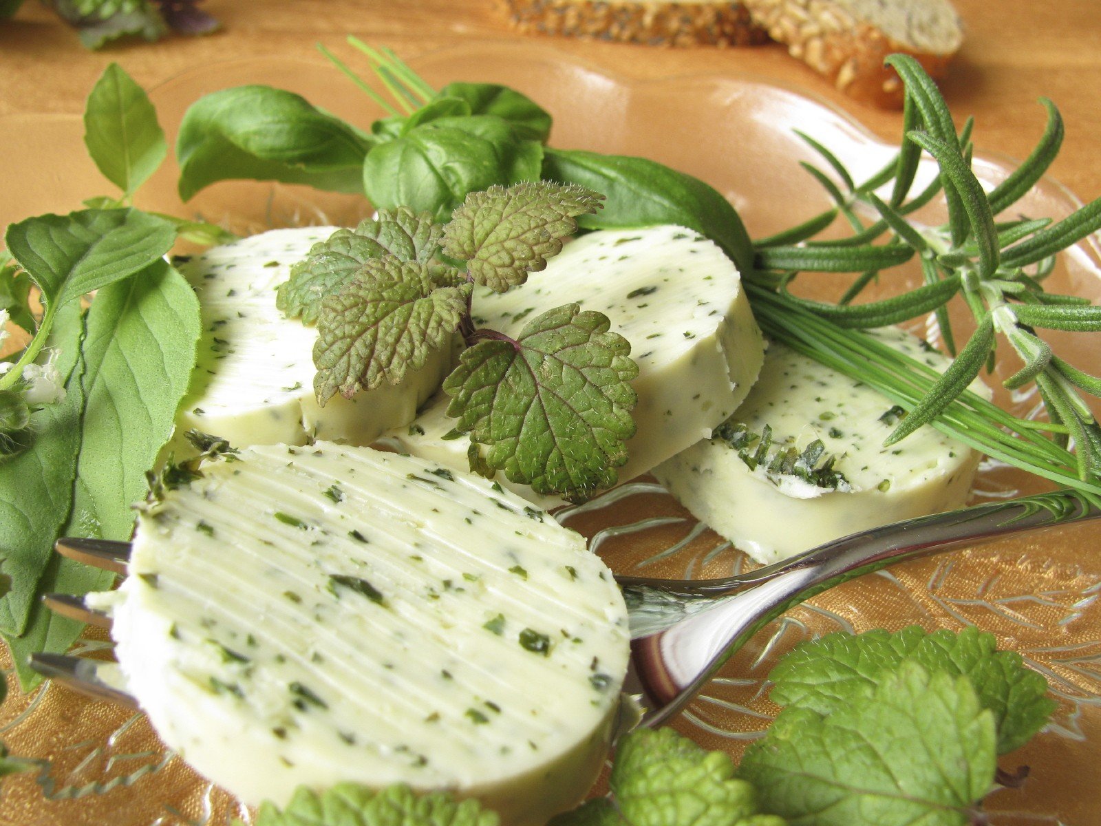 Kräuterbutter iStockphoto_000012854293_Medium.jpg