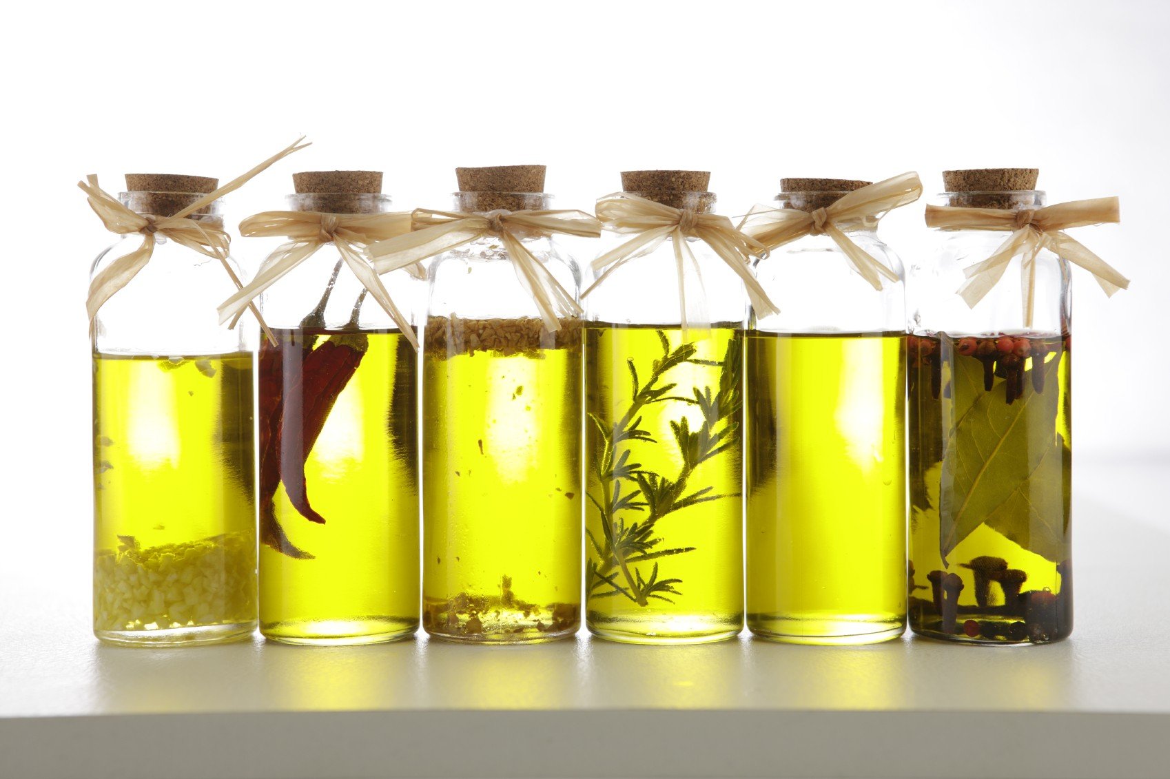 Olivenöl aromatisiert iStockphoto_000010199573_Medium.jpg