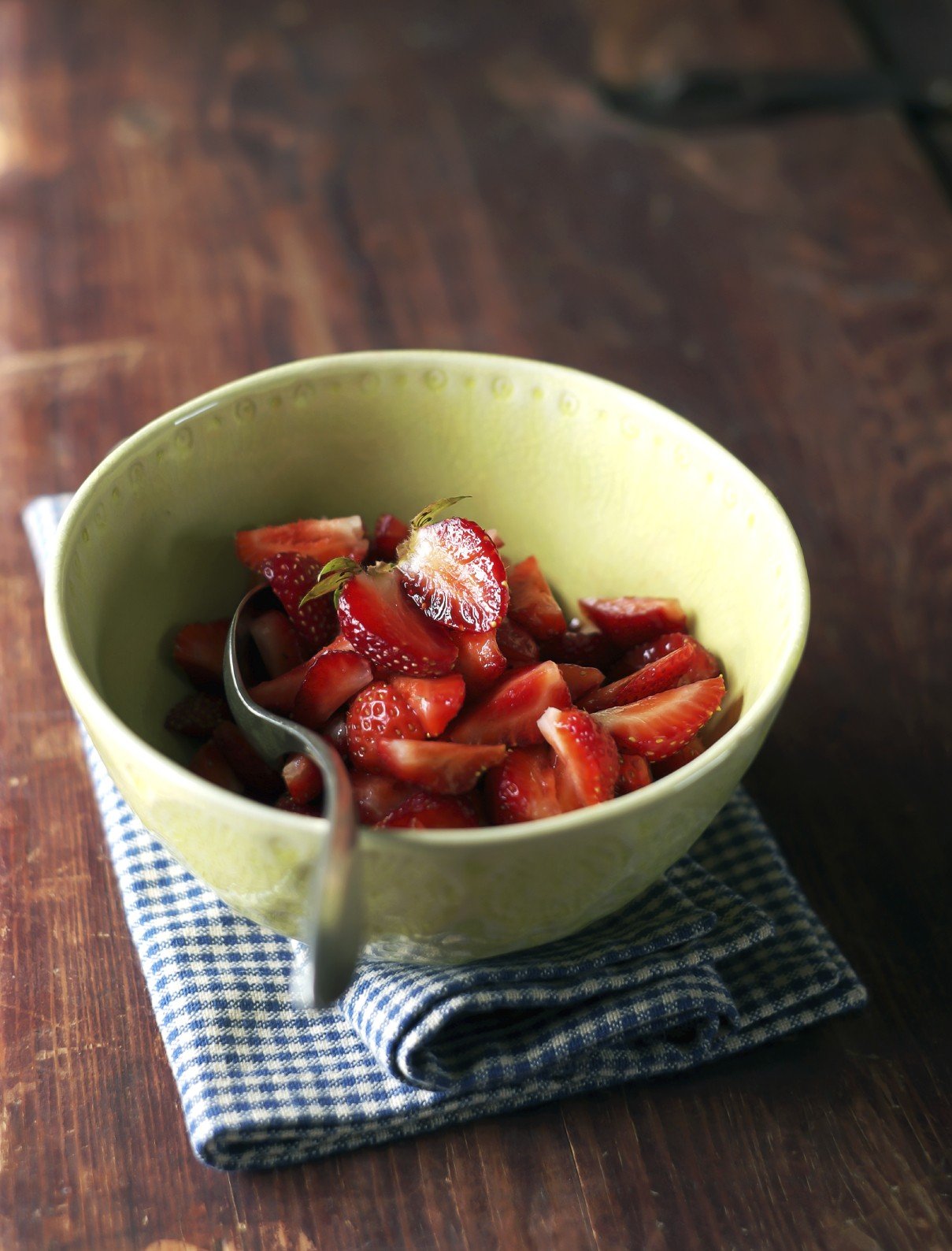 Erdbeeren mit Minz-Pesto