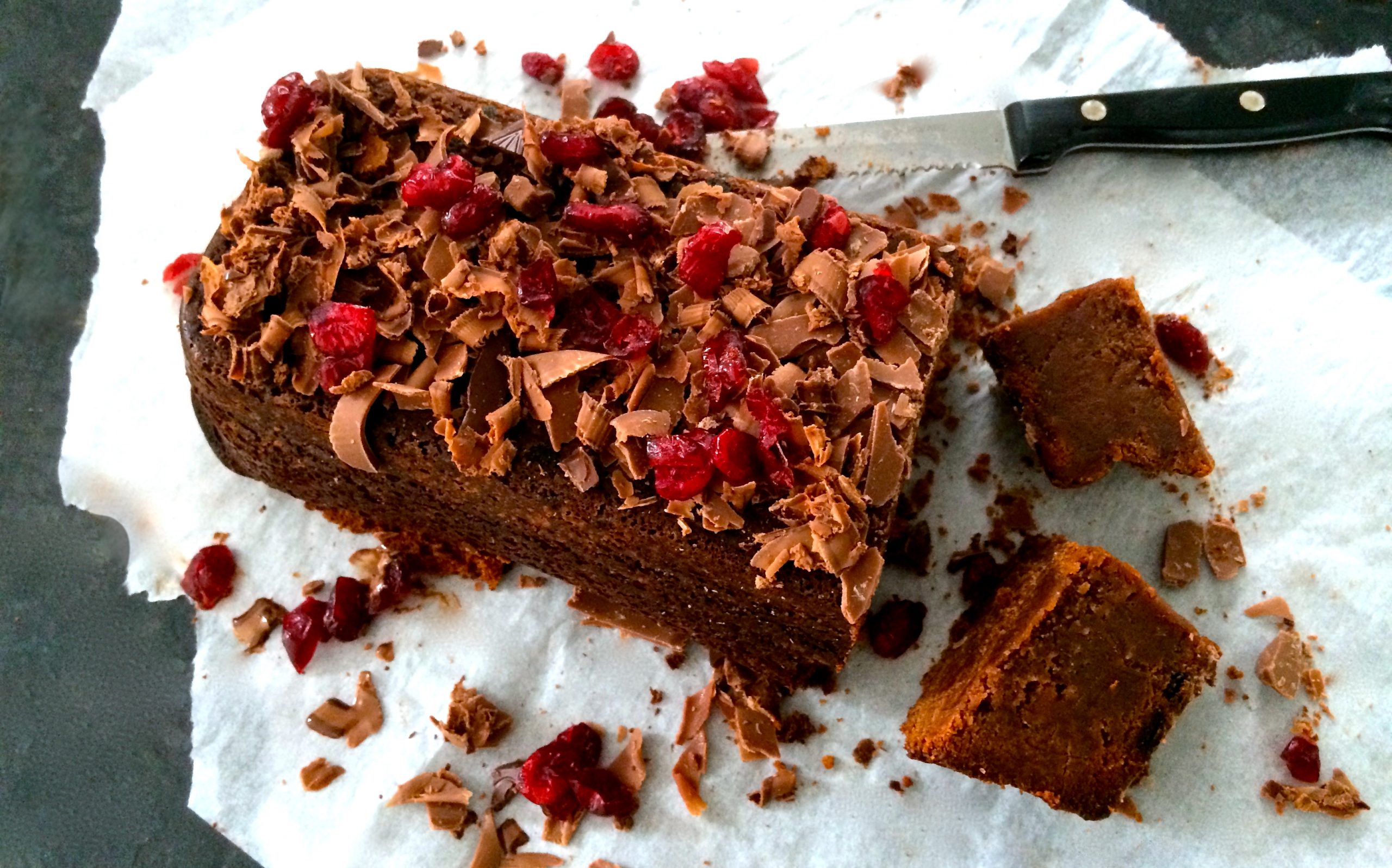 Feuchter Schokoladencake mit Cranberries