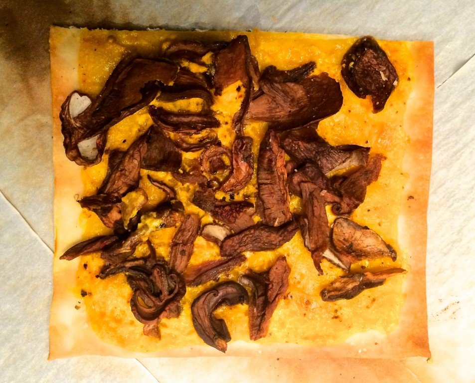 Flammkuchen Safran-Pilz.jpg