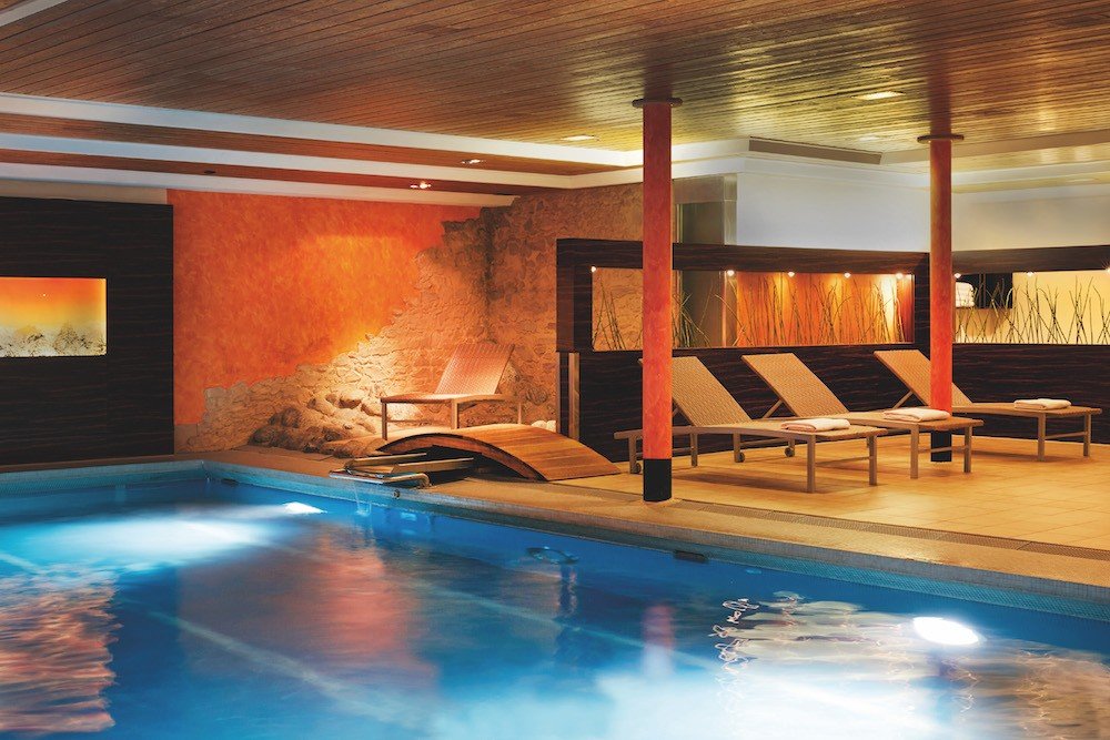 TEXTwellness-schwimmbad-02-hplus-hotel-engelberg.jpg