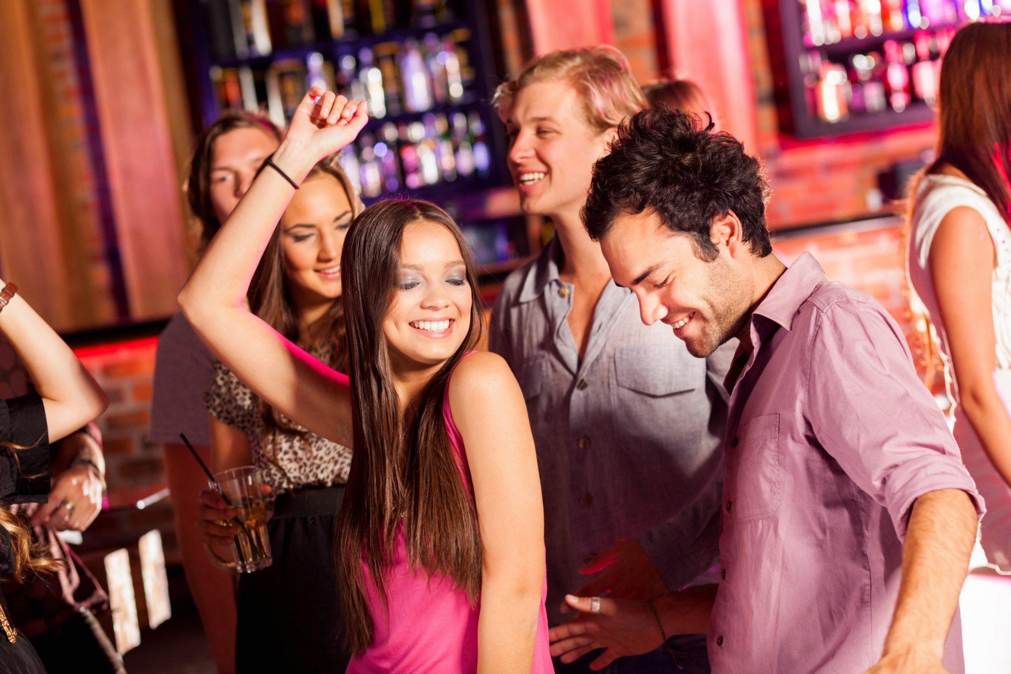 Flirten an der bar
