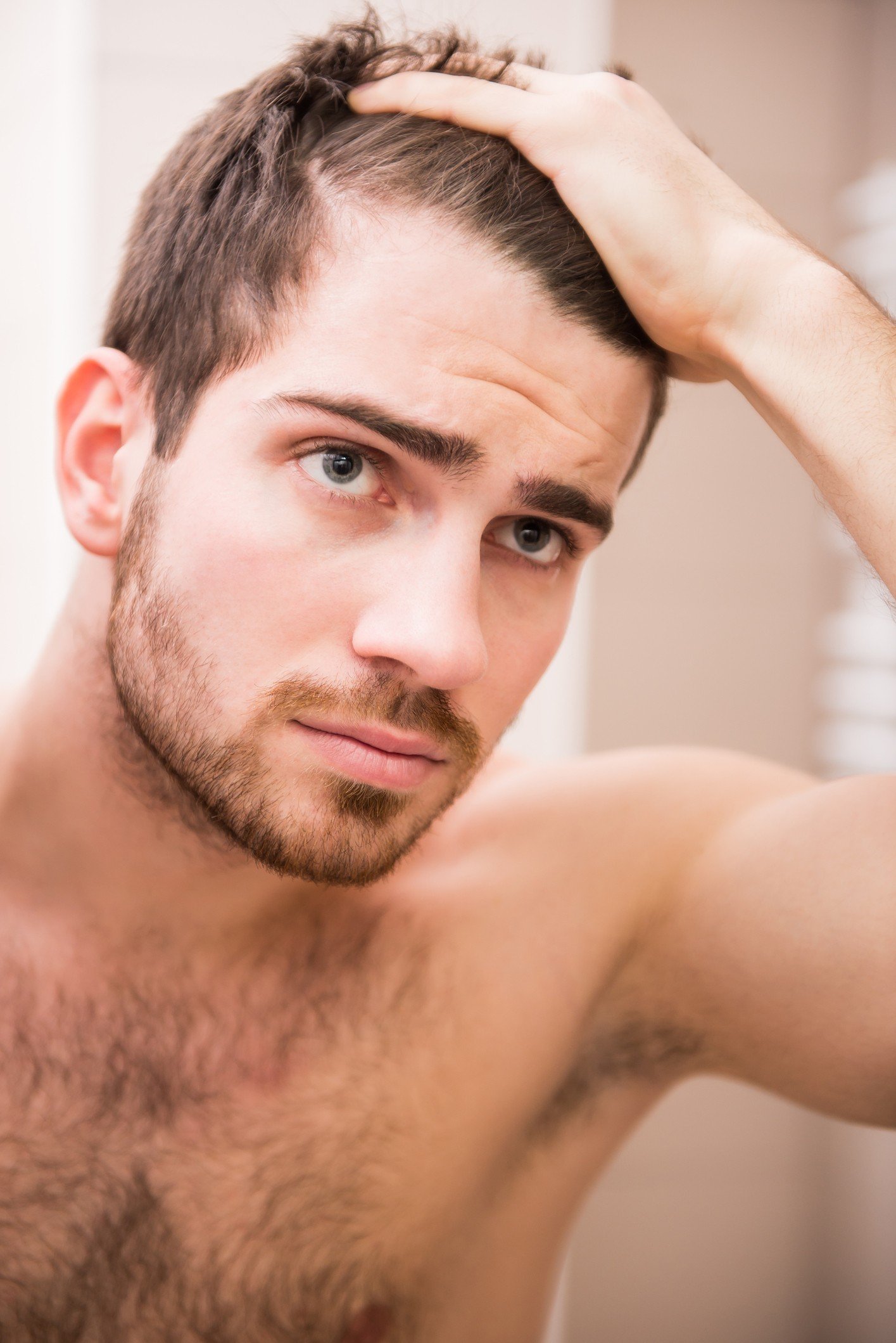 Mit haarschnitt geheimratsecken männer Undercut Frisuren