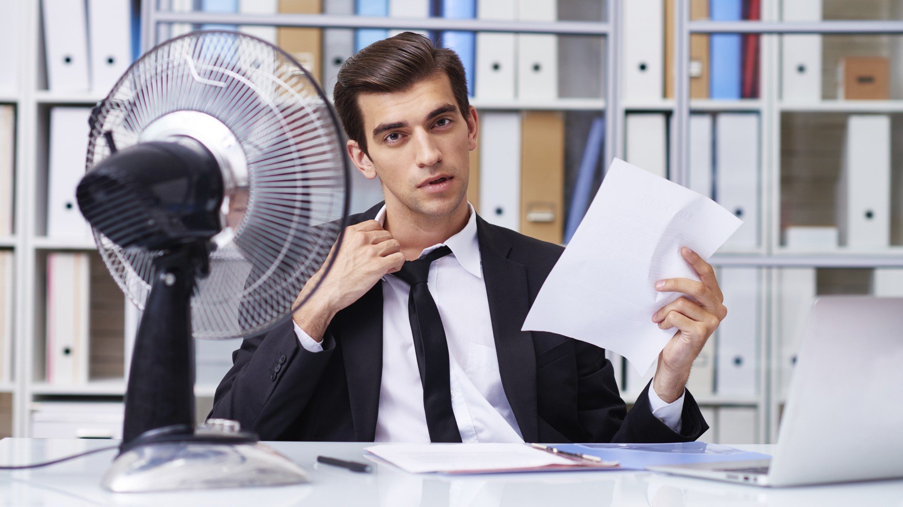 Hitze-Dresscode im Büro.jpg