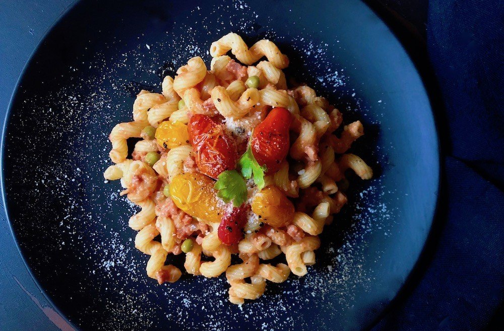 Erbsen Speck Tomaten Pasta 1.jpg