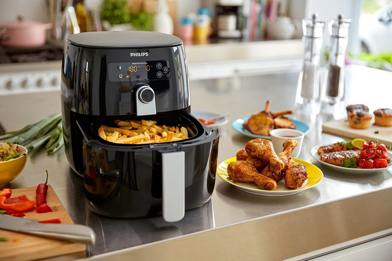 Philips-HD9643-17-Avance-Collection-AirFryer-Lifestyle-1-high.jpeg