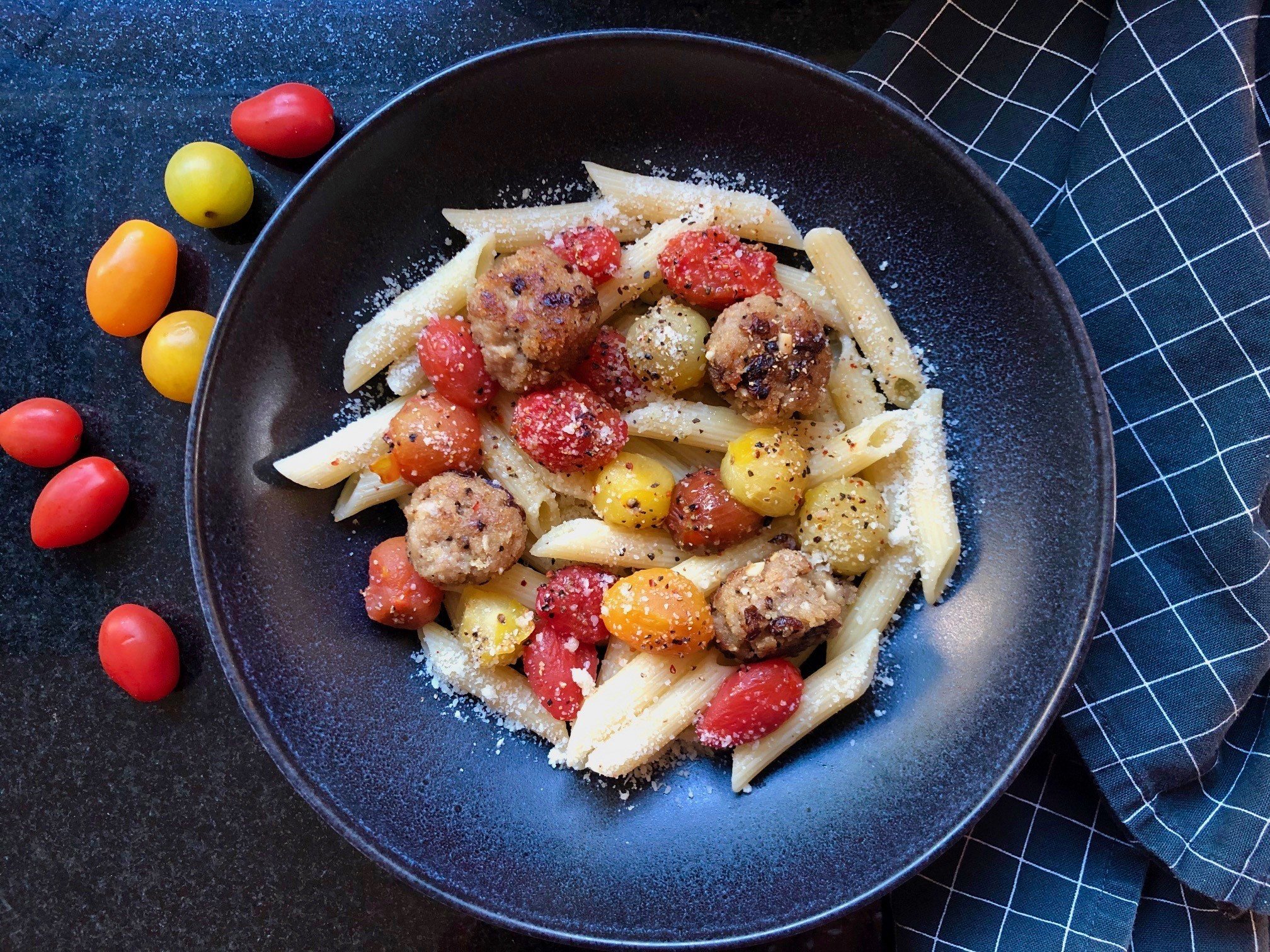 Pastahit mit Hackfleischbällchen und Tomaten.jpg