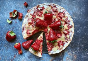 Cremiger Kuchentraum: Rhabarber-Erdbeer-Tarte