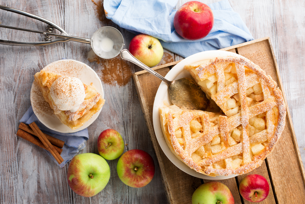 Köstlicher «Summer End» Apple Pie mit Brombeeren