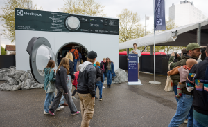 Eine XXL-Waschmaschine geht auf Tournee