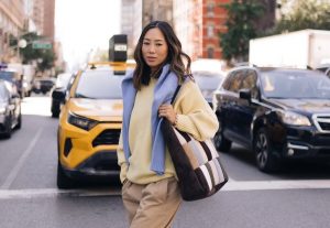 Smarte Pullover-Tricks für jede Figur