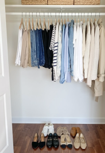 Die Capsule Wardrobe: bewusste Mode statt voller Kleiderschrank