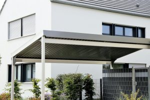 Luxus Carports vor den Häusern in der Schweiz