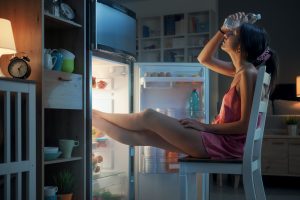 Cool Living: Die besten Interior-Hacks für eine kühle Wohnung ohne Klimaanlage