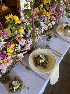 «Tablescaping»: So deckst du den perfekten Sommertisch für Freunde